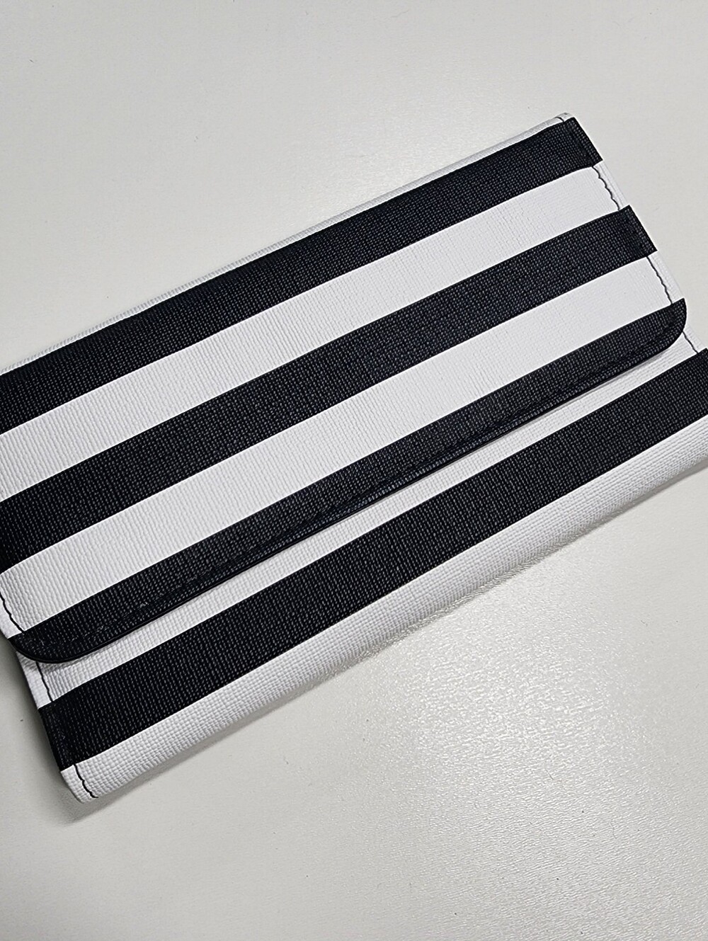 Kut from the Kloth Black White Stripe Trifold Wallet Snap Closure